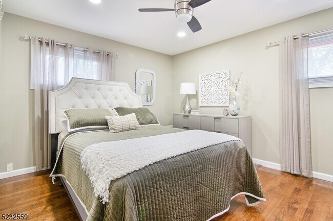 Building Photo - 237 Perry St