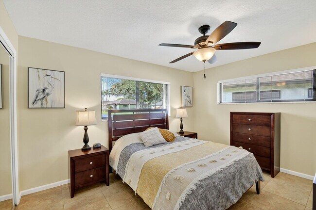 Building Photo - 4677 Robinwood Cir