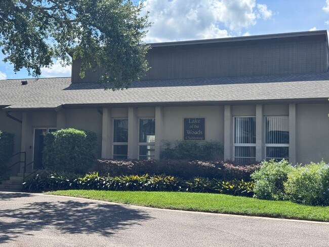 Building Photo - 152 Carolwood Blvd
