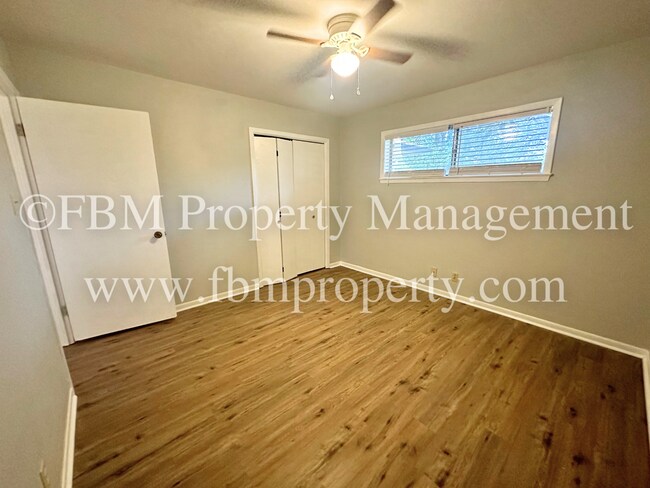 Building Photo - 108-110 Sunset Dr