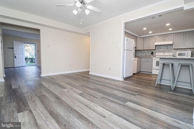 Building Photo - 1738 Farmington Ct