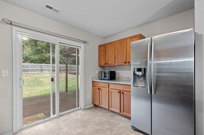 Building Photo - Fantastic 4 Bedroom, 3 Bath home near Brier Creek & RDU, Fenced-in Yard, Bonus Room, Pet Friendly!