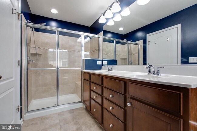 Building Photo - 7926 Silver Oak Rd