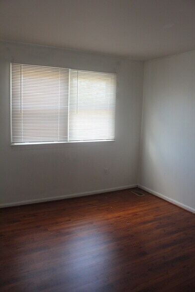 Building Photo - 750 Hickory Ct