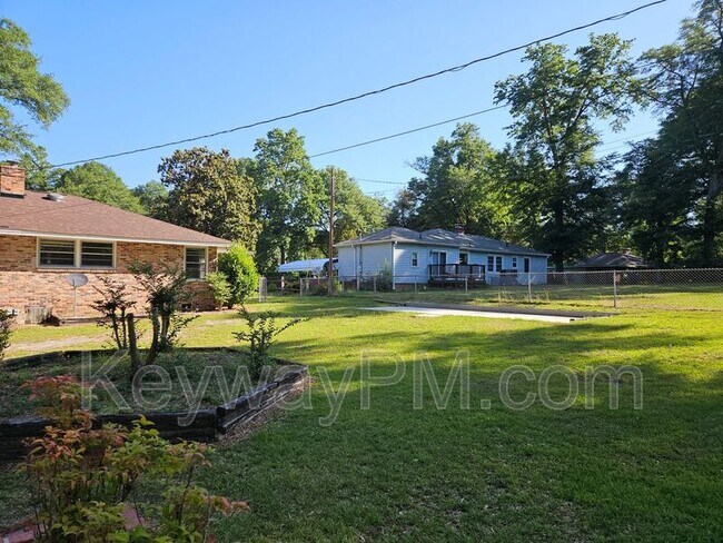 Building Photo - 13 Erskine Ln
