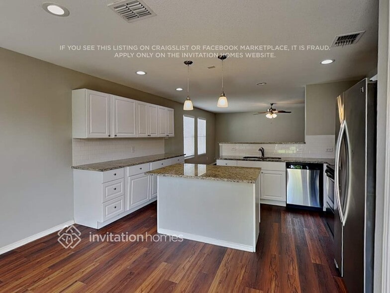 Building Photo - 825 Poncho Ln
