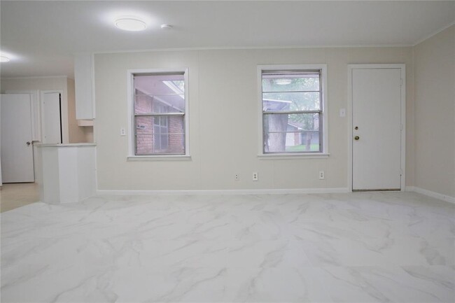 Building Photo - 5007 Hazelton St