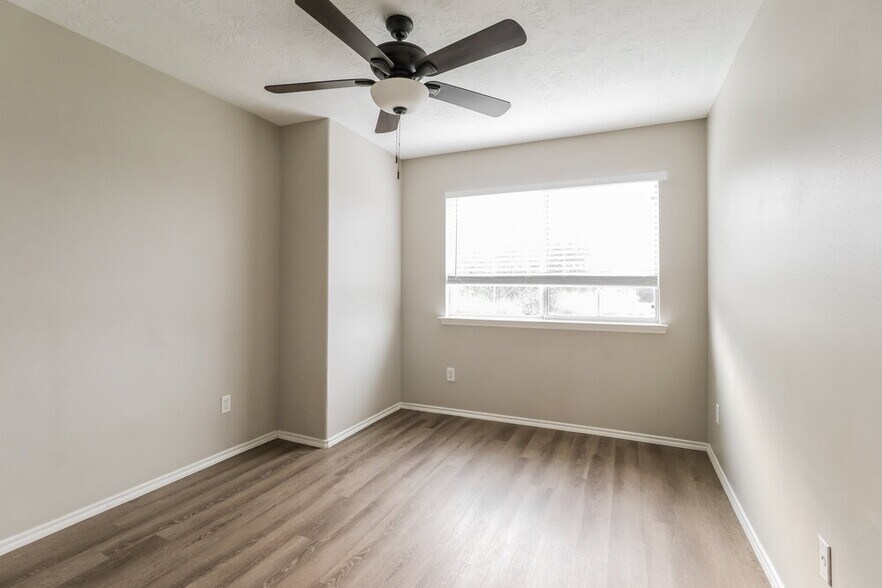 Building Photo - 18400 Sunrise Pines Dr