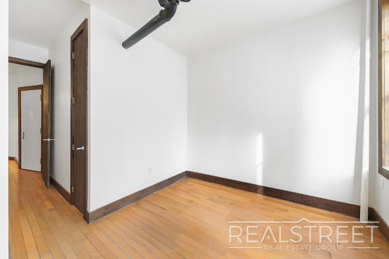Building Photo - 3 Bedroom near East Williamsburg with Priv...