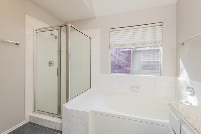 Building Photo - 16821 Kettle Creek Dr