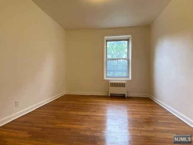 Building Photo - 2320 Linwood Ave