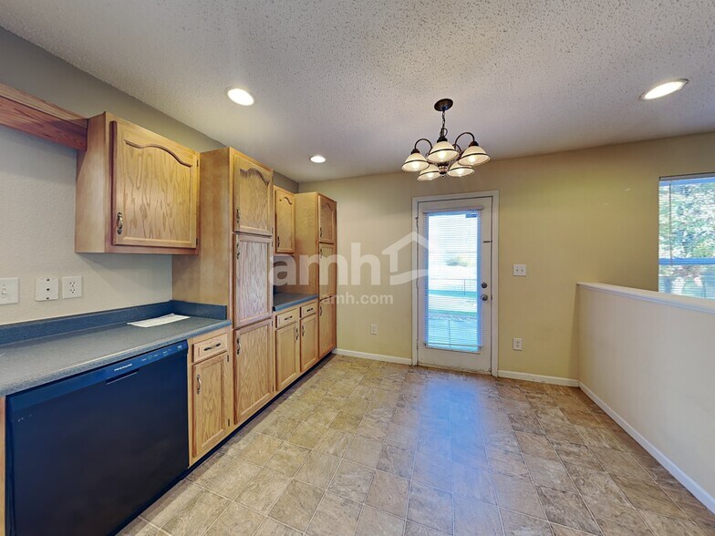 Building Photo - 8110 Red Barn Ct