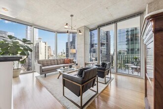 Building Photo - 360 Nueces St