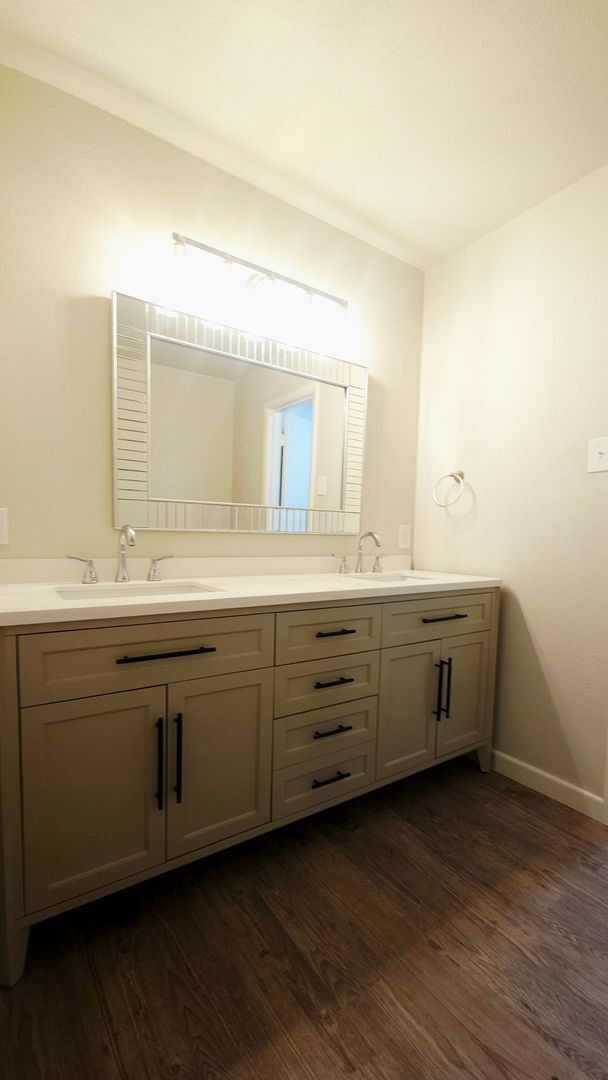 Building Photo - Beautiful 3 Bedroom Home With A Huge Bonus...