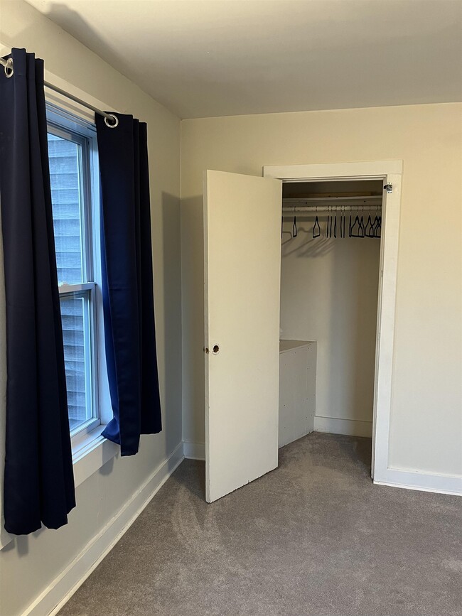 Building Photo - 486 Main St