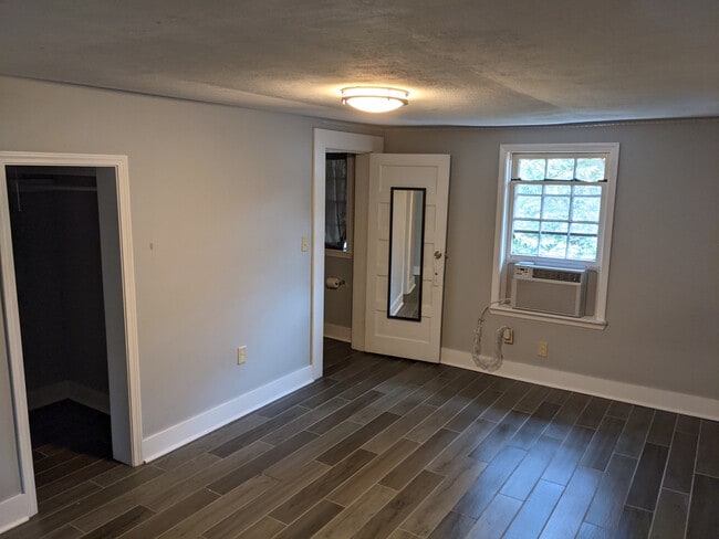 Building Photo - South 16th and a Half