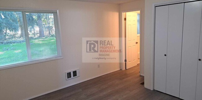 Building Photo - Newly Updated 3 Beds, 2 Bath Home on Quiet Street
