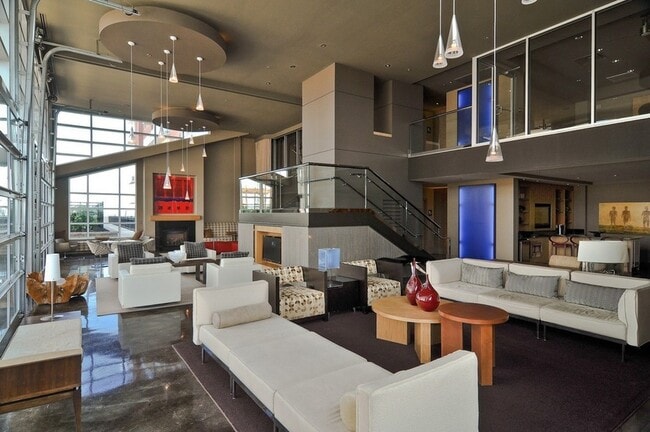 Building Photo - 600 12th Ave S