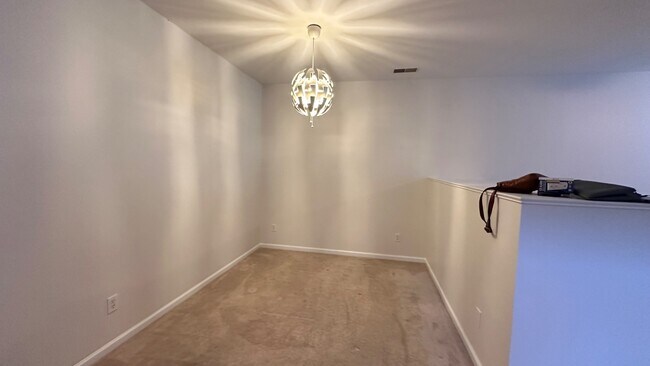 Building Photo - 7718 Abigail Glen Dr