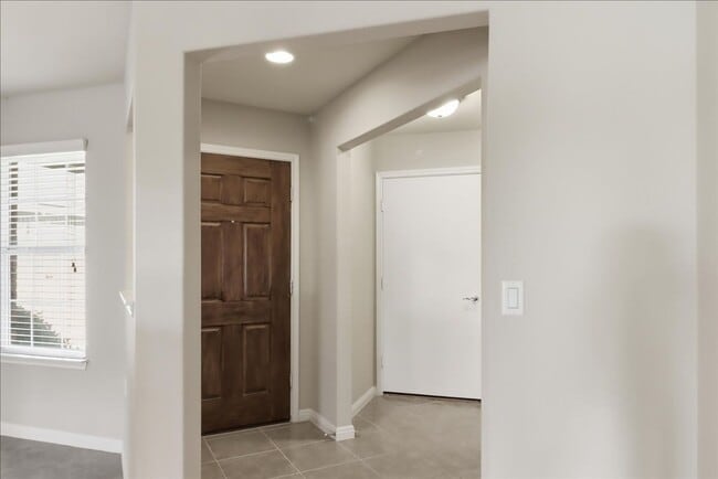 Building Photo - 816 Hamilton Ln