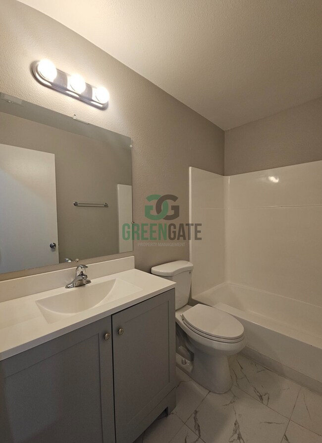 Building Photo - 495 Cherry Ln