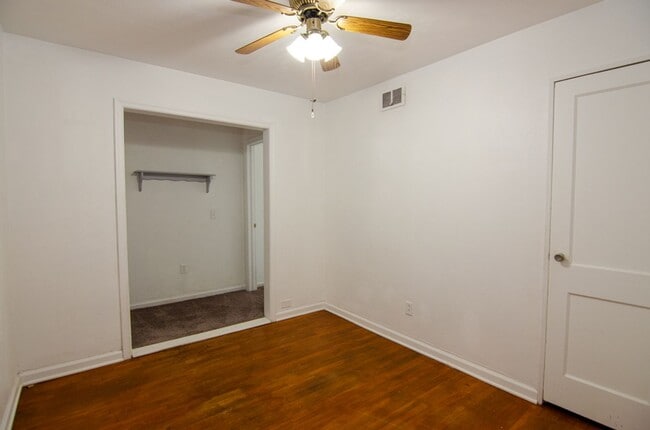 Building Photo - Precious Bungalow Home Rental in Norfolk!