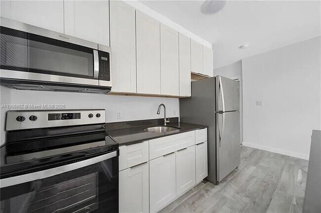 Building Photo - 1036 SW 5th St