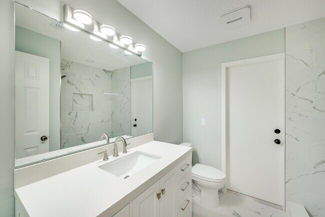 Building Photo - 4 bedroom, 2 bathroom Beachside, Pool Home!