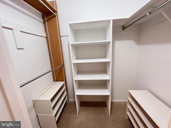 Building Photo - 15100 Interlachen Dr