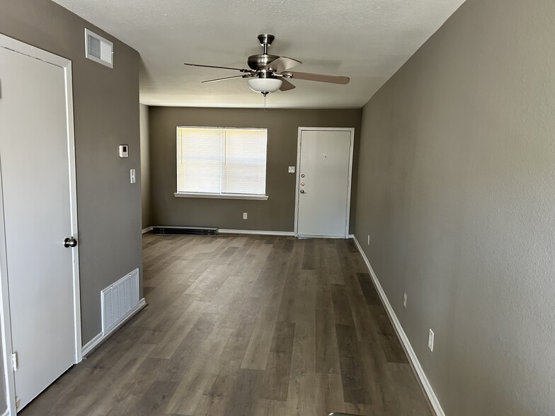 Building Photo - 1326 Damon St