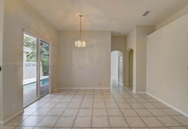 Building Photo - 8291 Hampton Wood Dr