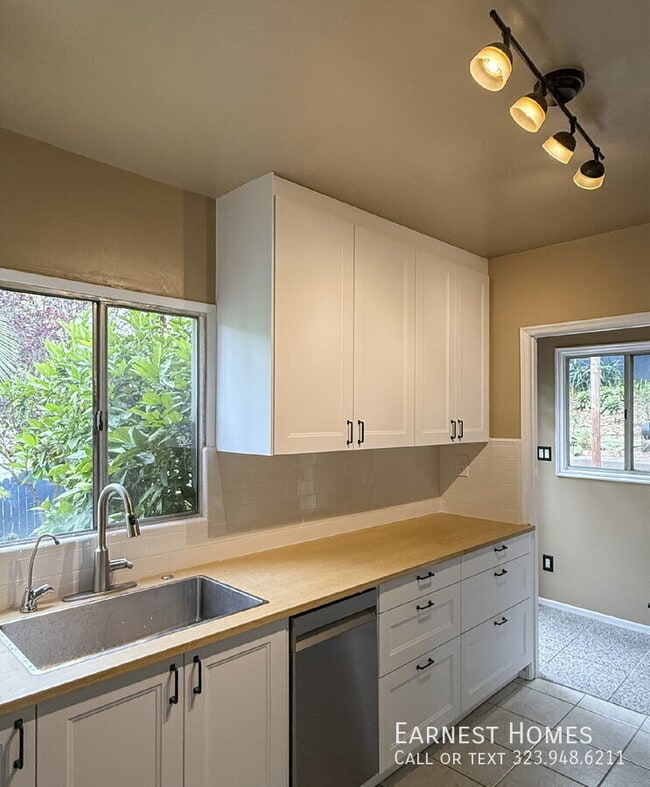 Building Photo - 1401 Dartmouth Dr