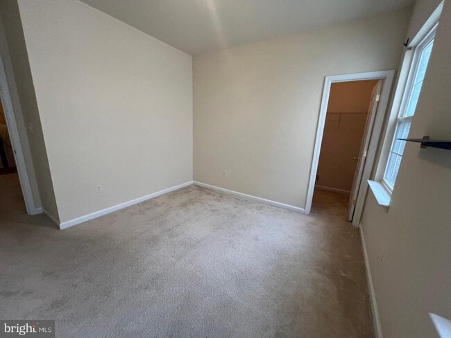 Building Photo - 12 Rivers Edge Terrace
