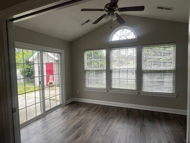 Building Photo - JULY SPECIAL !!! $150.00 OFF YOUR FIRST 2 ...