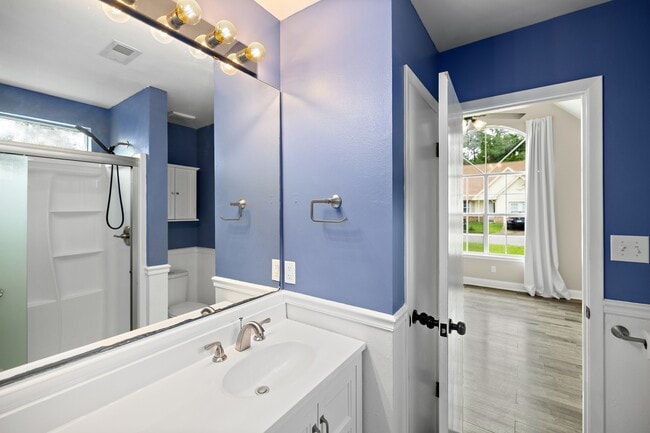 Building Photo - 3045 Yorktown Cir