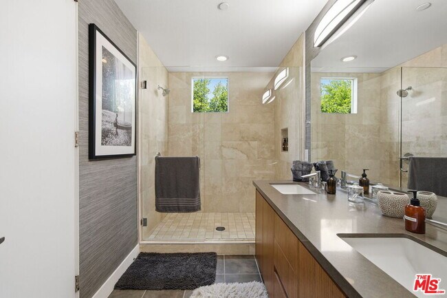 Building Photo - 5911 Saturn St