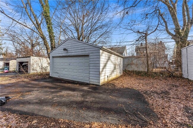 Building Photo - 917 Helmsdale Rd