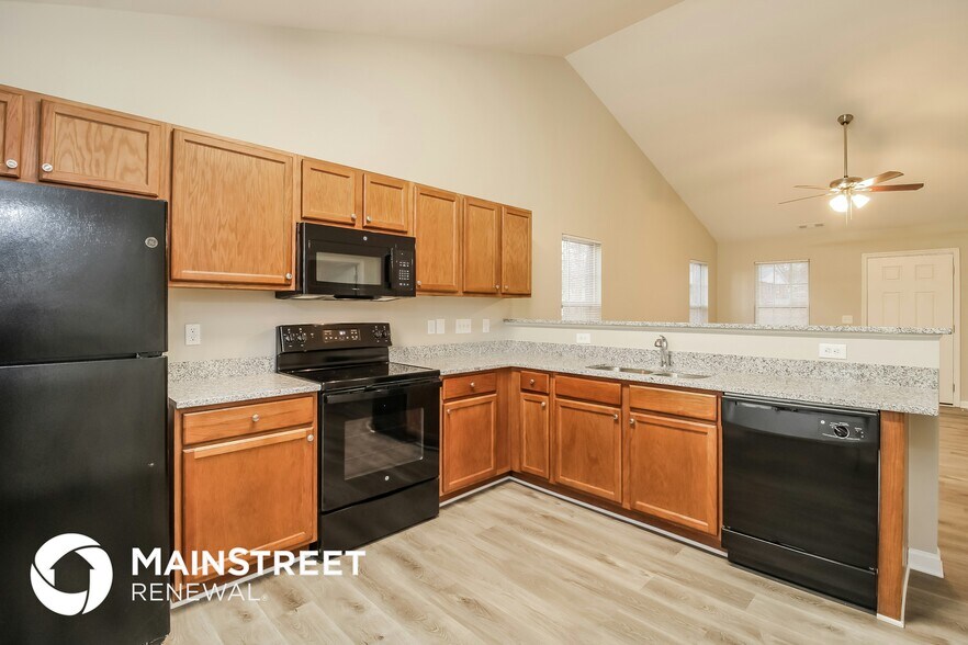 Building Photo - 3923 Springbrook Dr