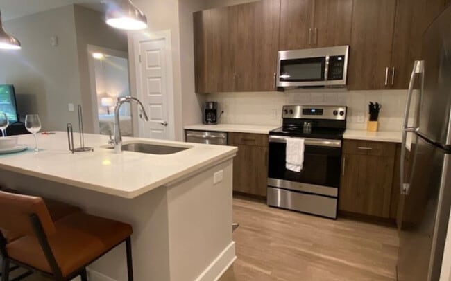 Building Photo - 5478 Glenridge View NE