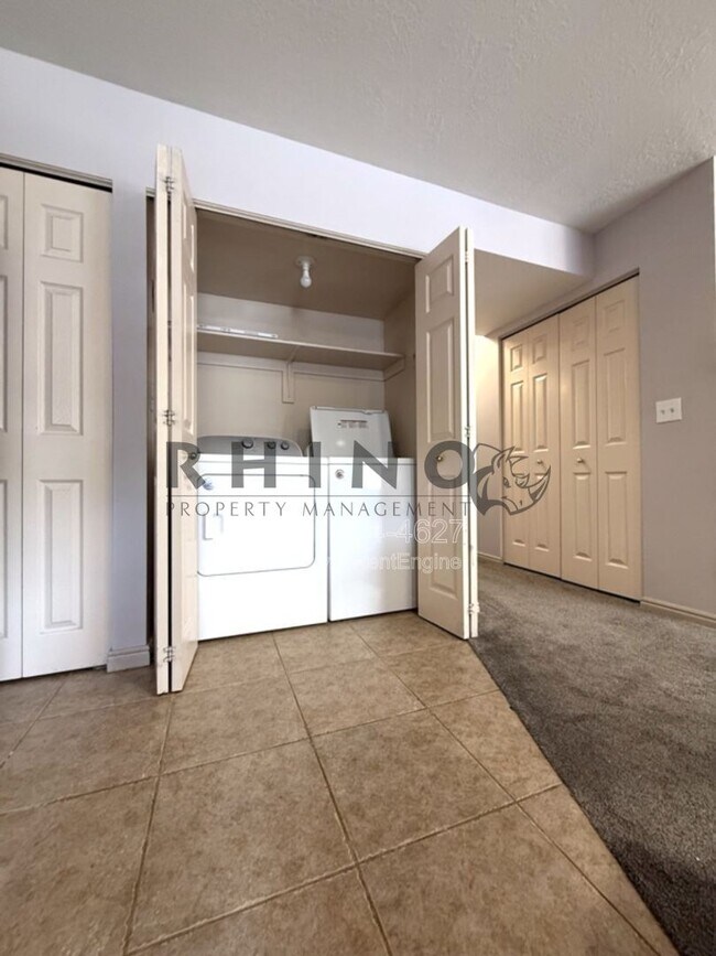 Building Photo - 370 W 4900 S
