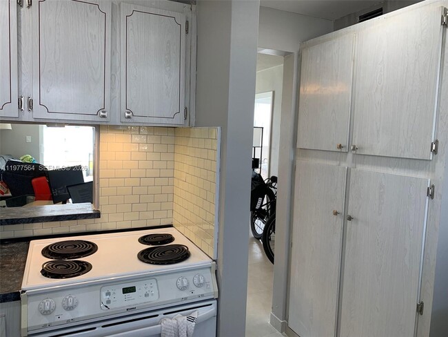 Building Photo - 3010 Marcos Dr