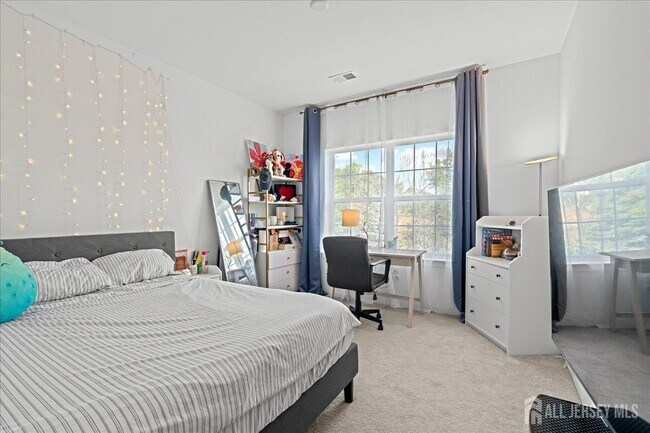 Building Photo - 33 Veterans Wy