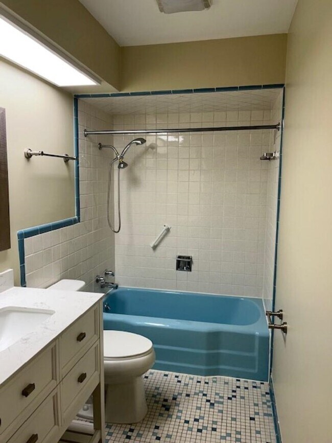 Building Photo - 4400 Poplar Ave