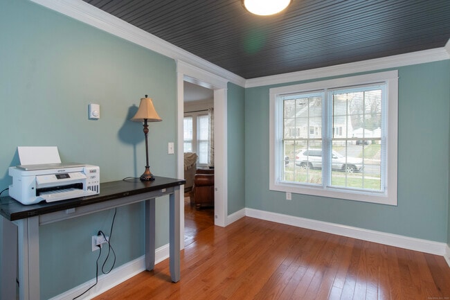 Building Photo - 315 S Orchard St