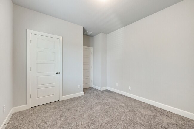 Building Photo - 14421 Walsh Ave