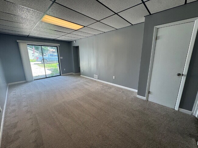 Building Photo - Charming 3-Bedroom Haven in Springfield with Spacious Living!