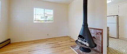 Building Photo - 763 Laine St