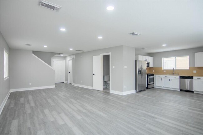 Building Photo - 20911 Young Meadows Way