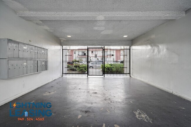 Building Photo - 20436-20434 Cohasset St