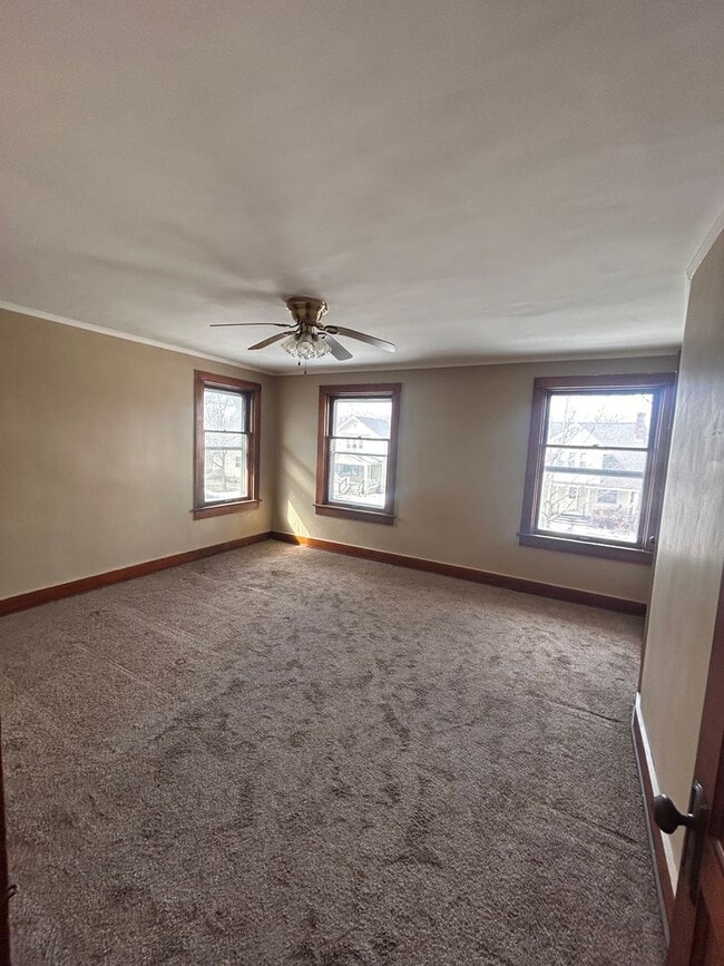 Building Photo - 926 Rivermet Ave